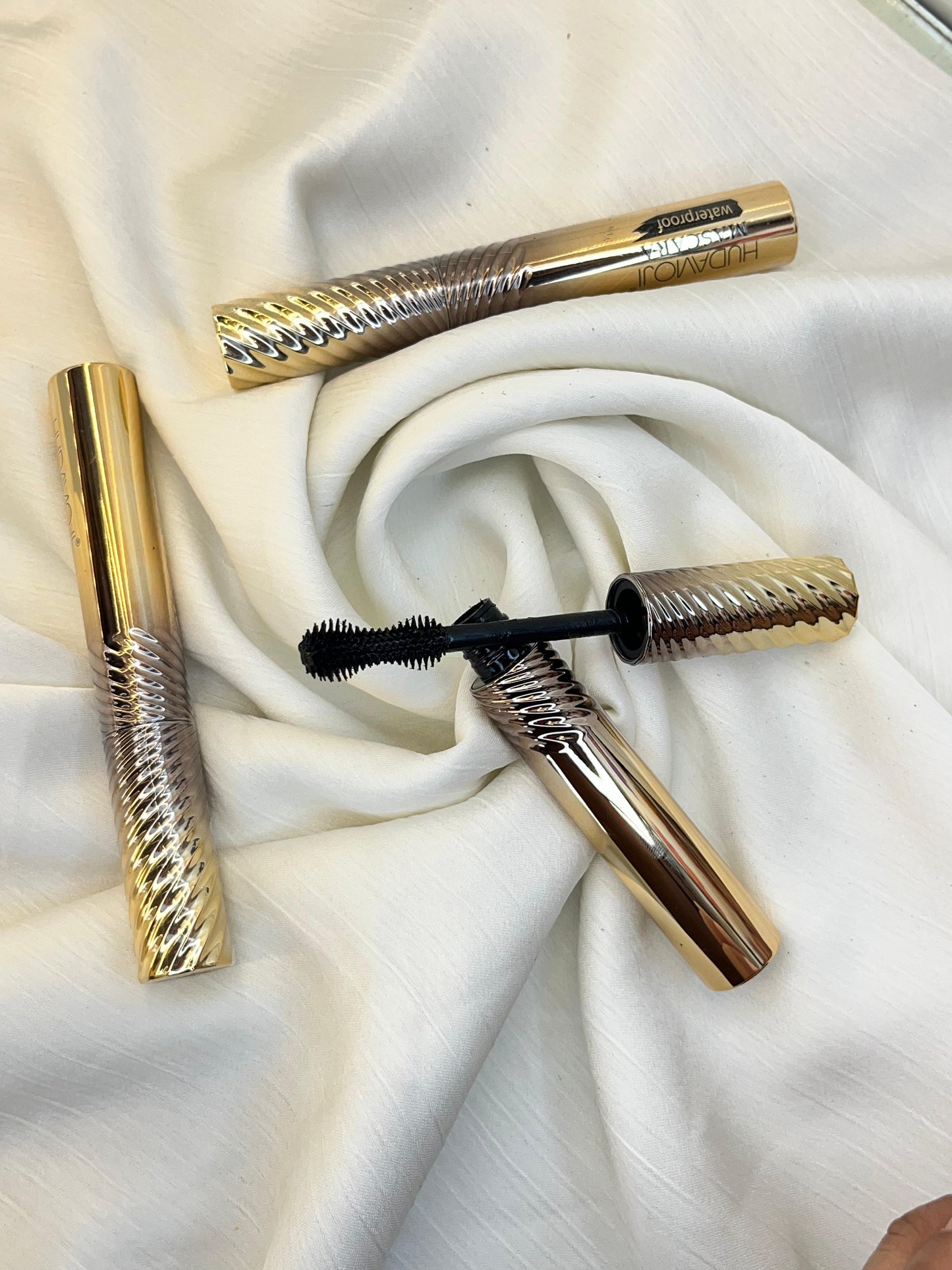 HUDA MOJI Waterproof Mascara – All-Day Hold, Long Lasting.