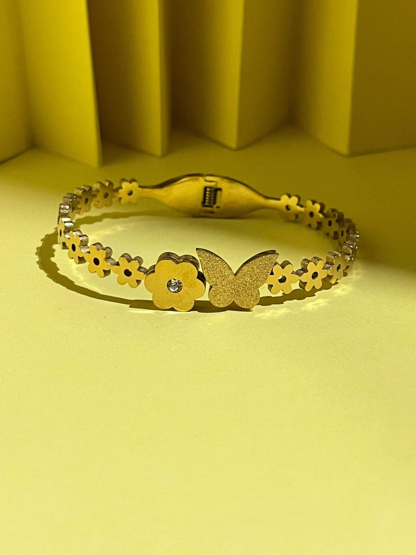 Golden Daisy Butterfly Handcuff🦋