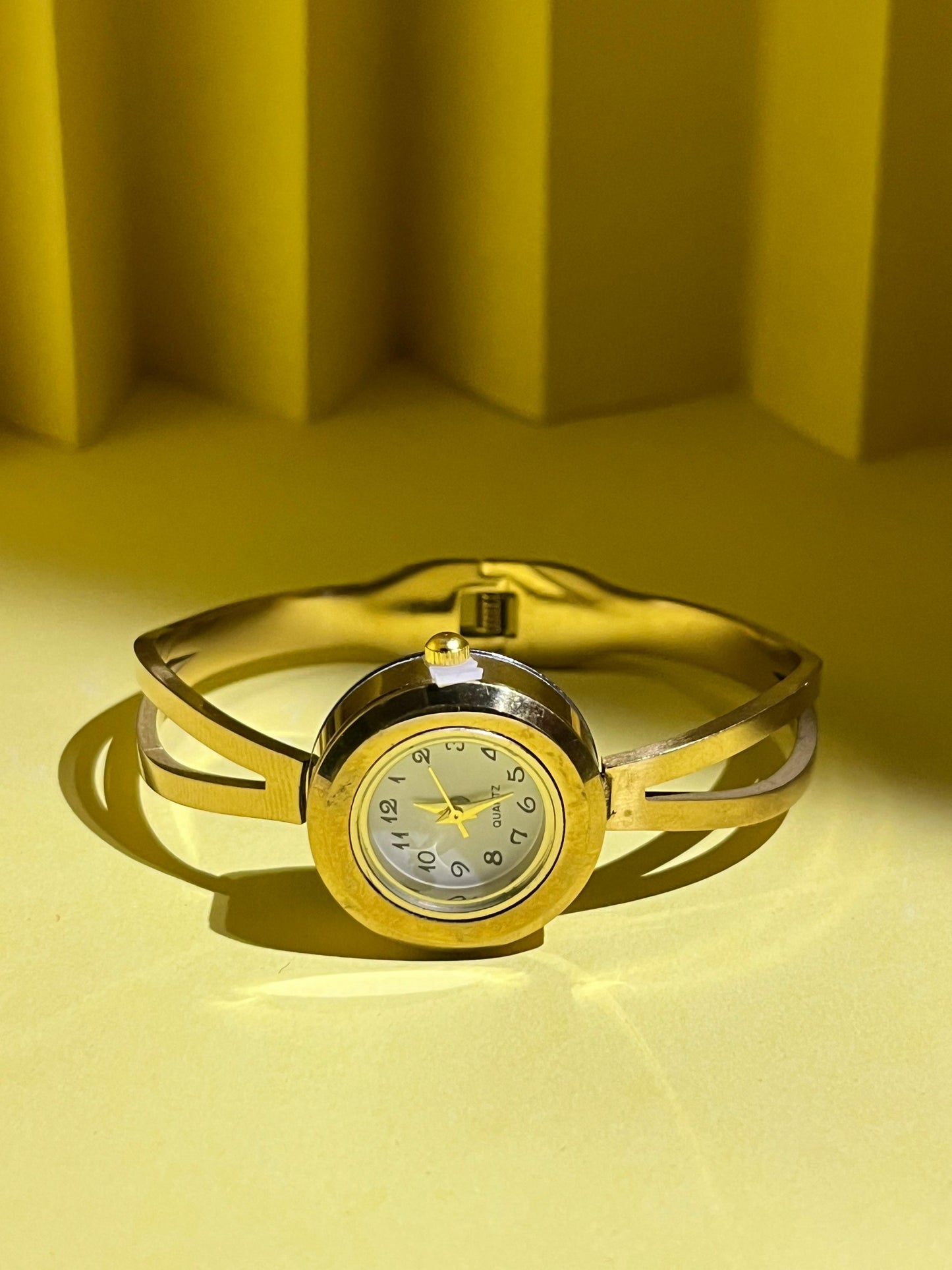 Watch in Handcuff Styleđź’•