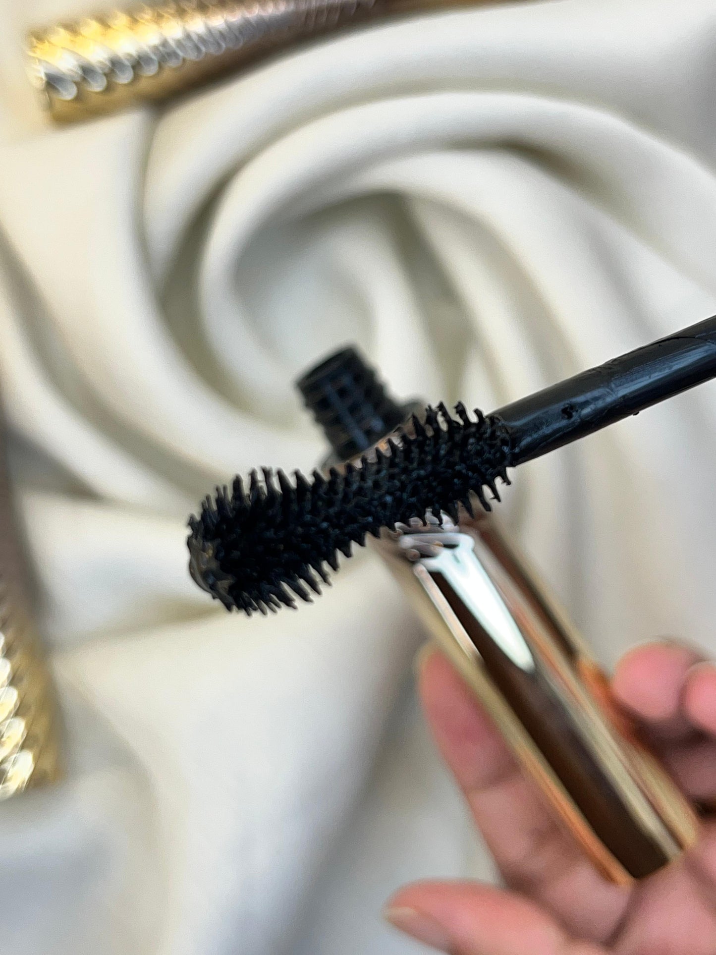 HUDA MOJI Waterproof Mascara – All-Day Hold, Long Lasting.
