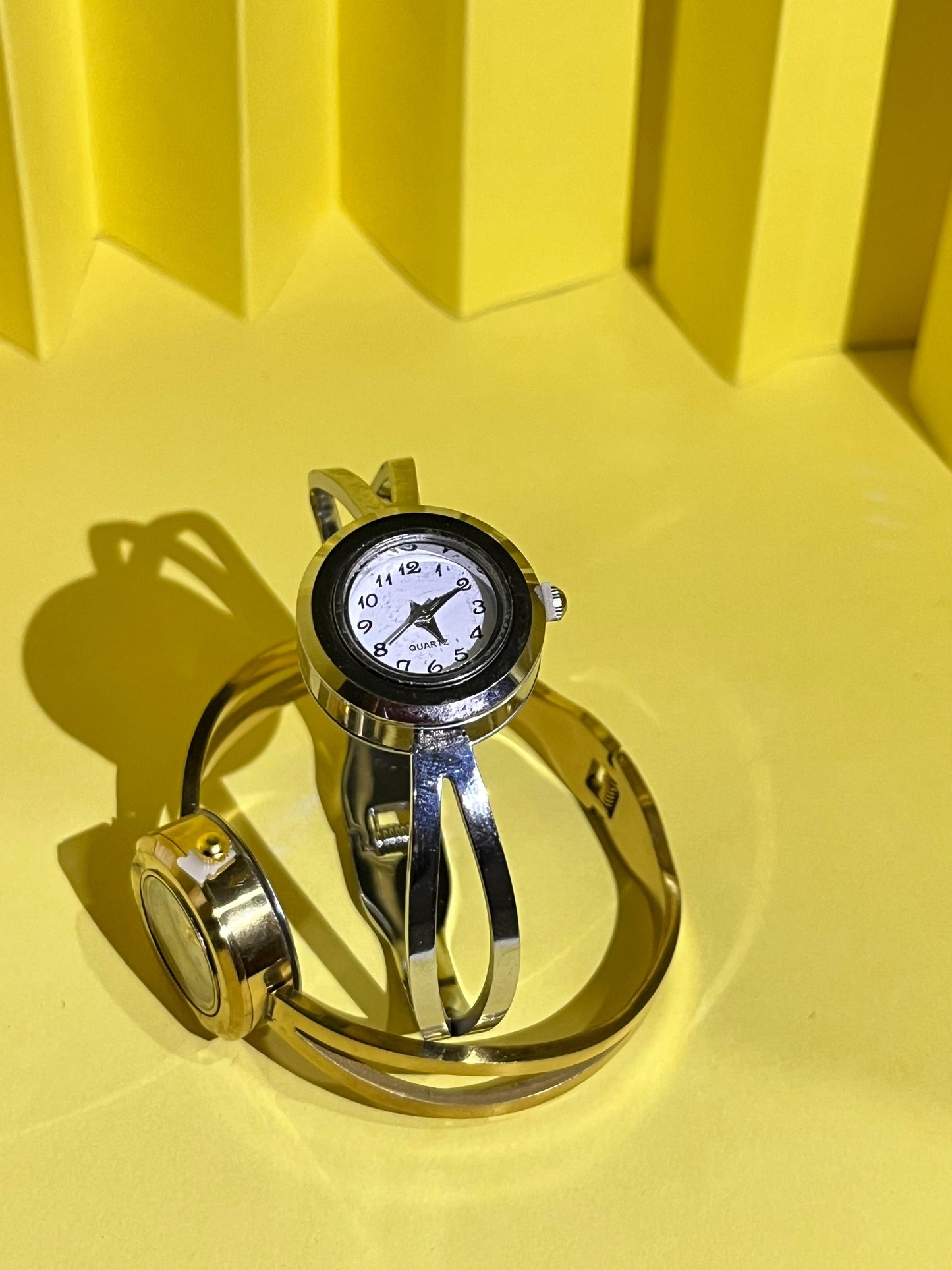 Watch in Handcuff Style💕