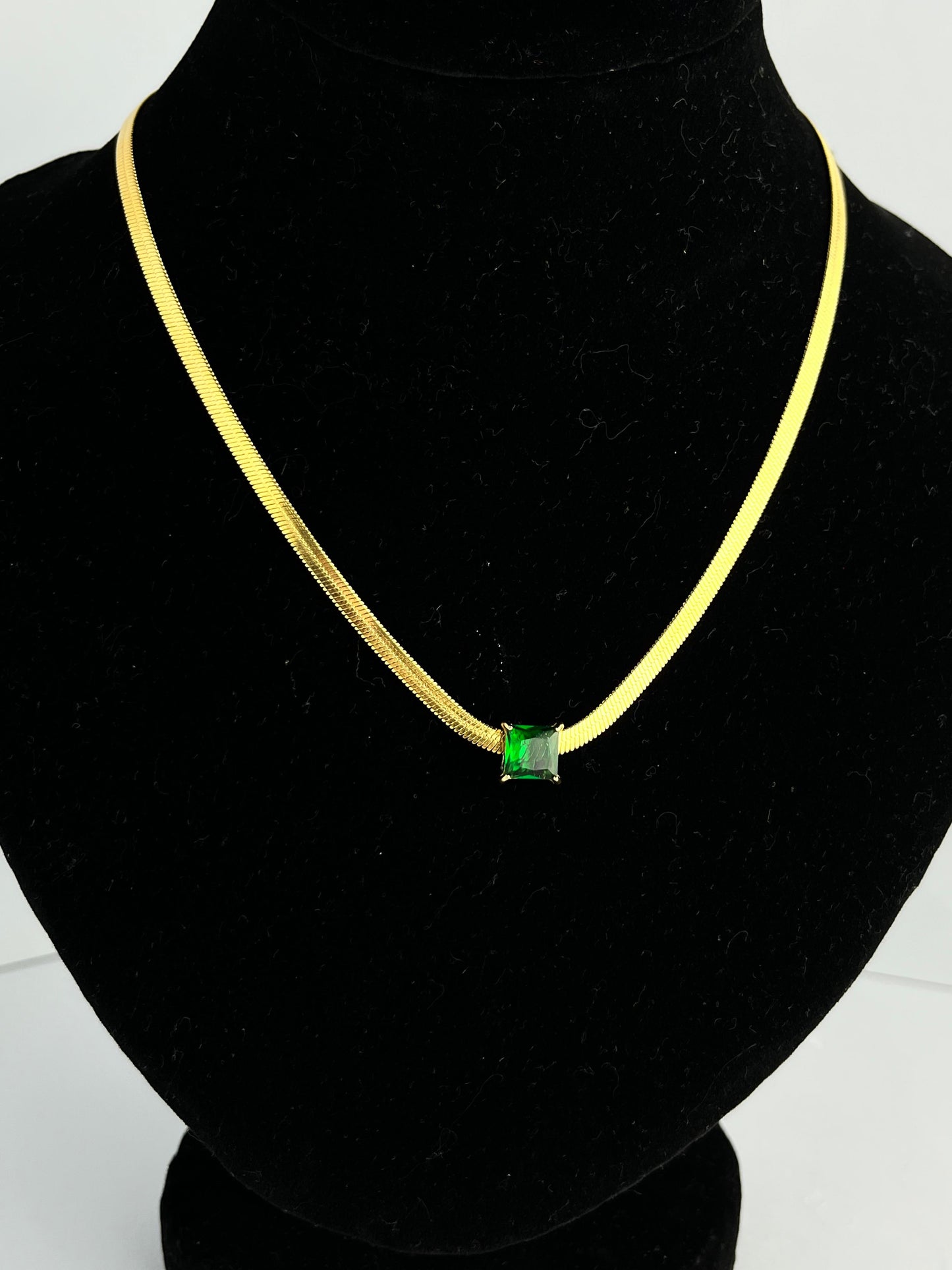 Golden Elegance Emerald Pendant Necklace💚