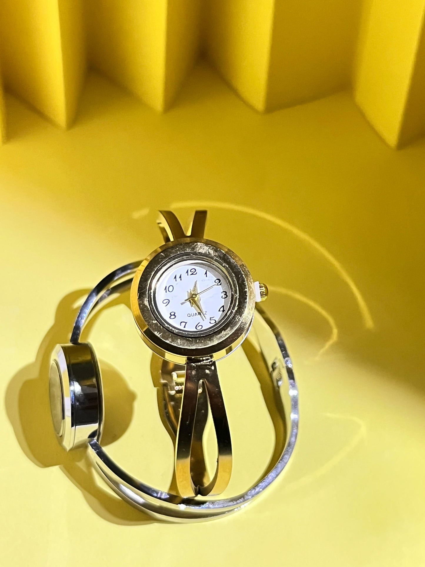 Watch in Handcuff Style💕