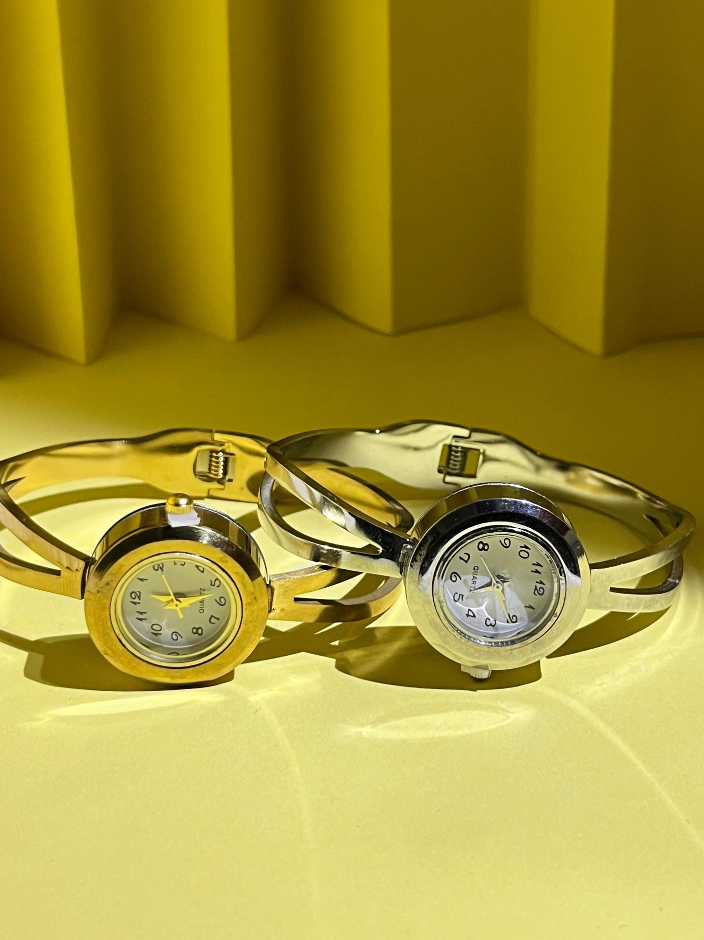 Watch in Handcuff Style💕