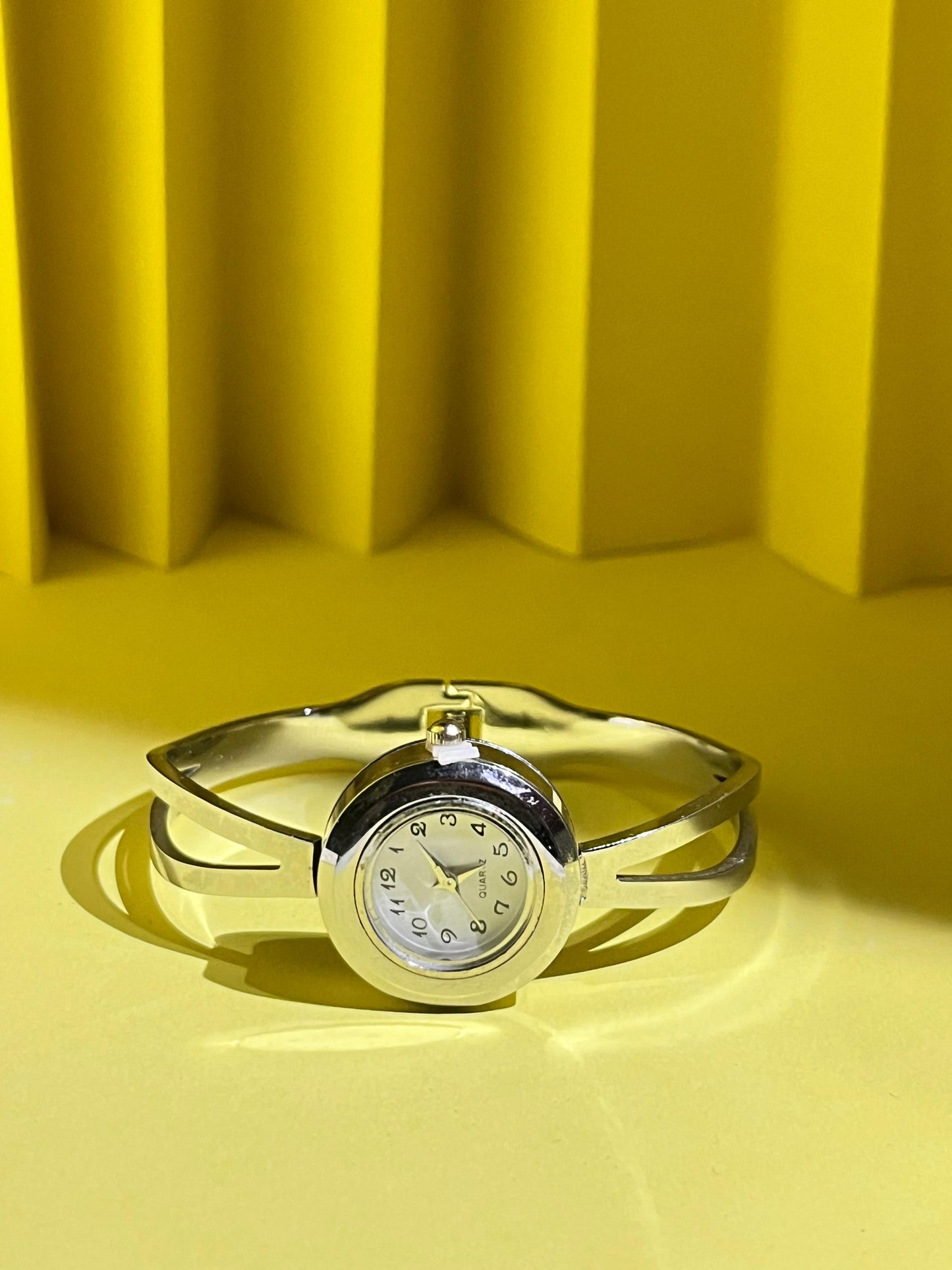 Watch in Handcuff Style💕