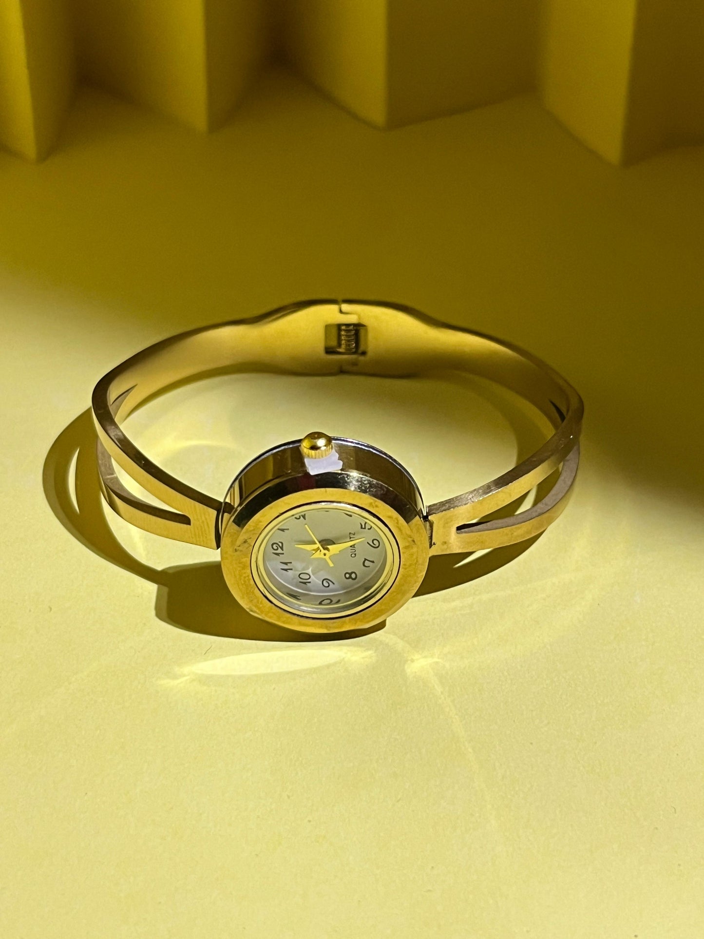 Watch in Handcuff Style💕
