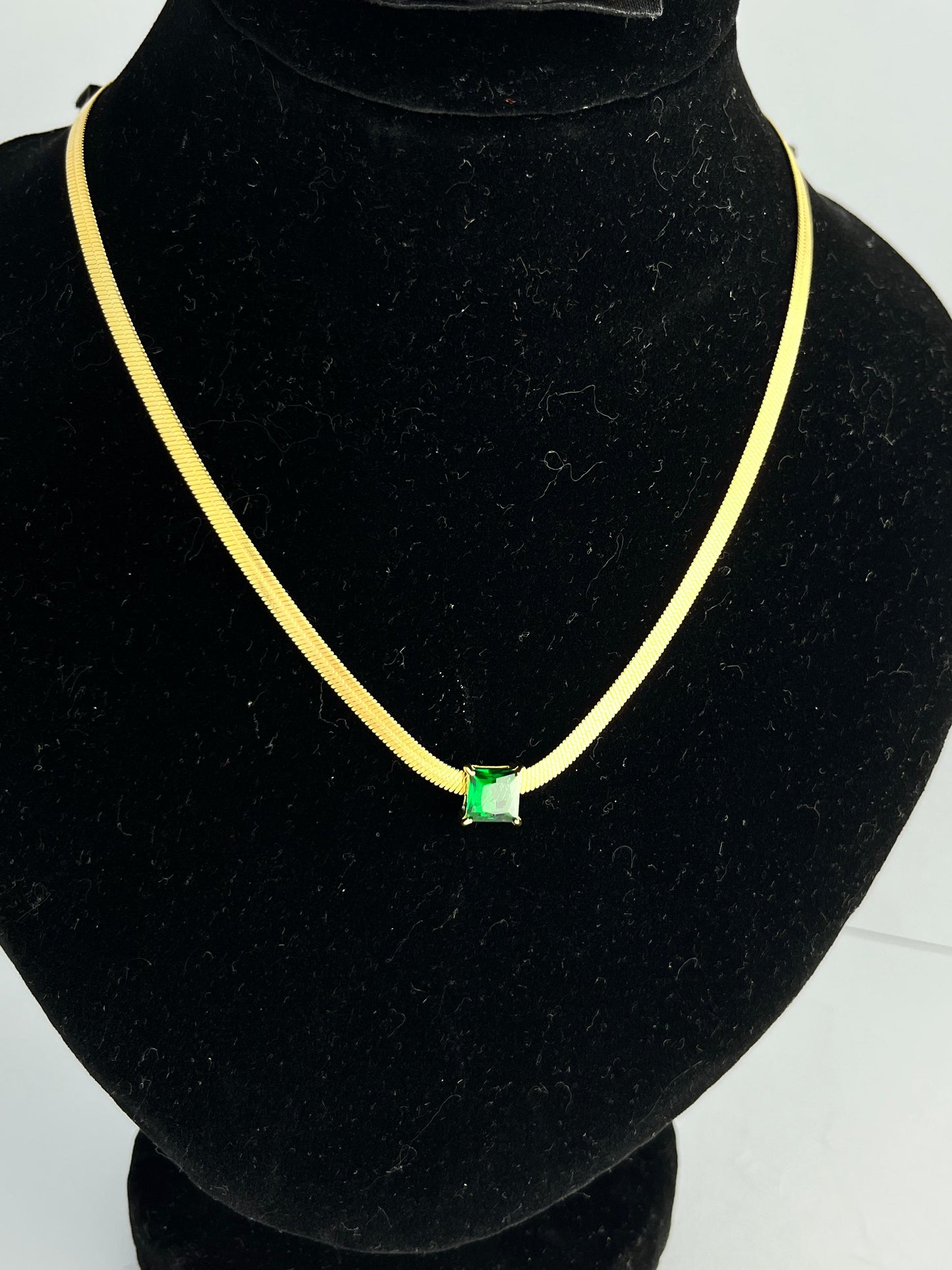 Golden Elegance Emerald Pendant Necklace💚