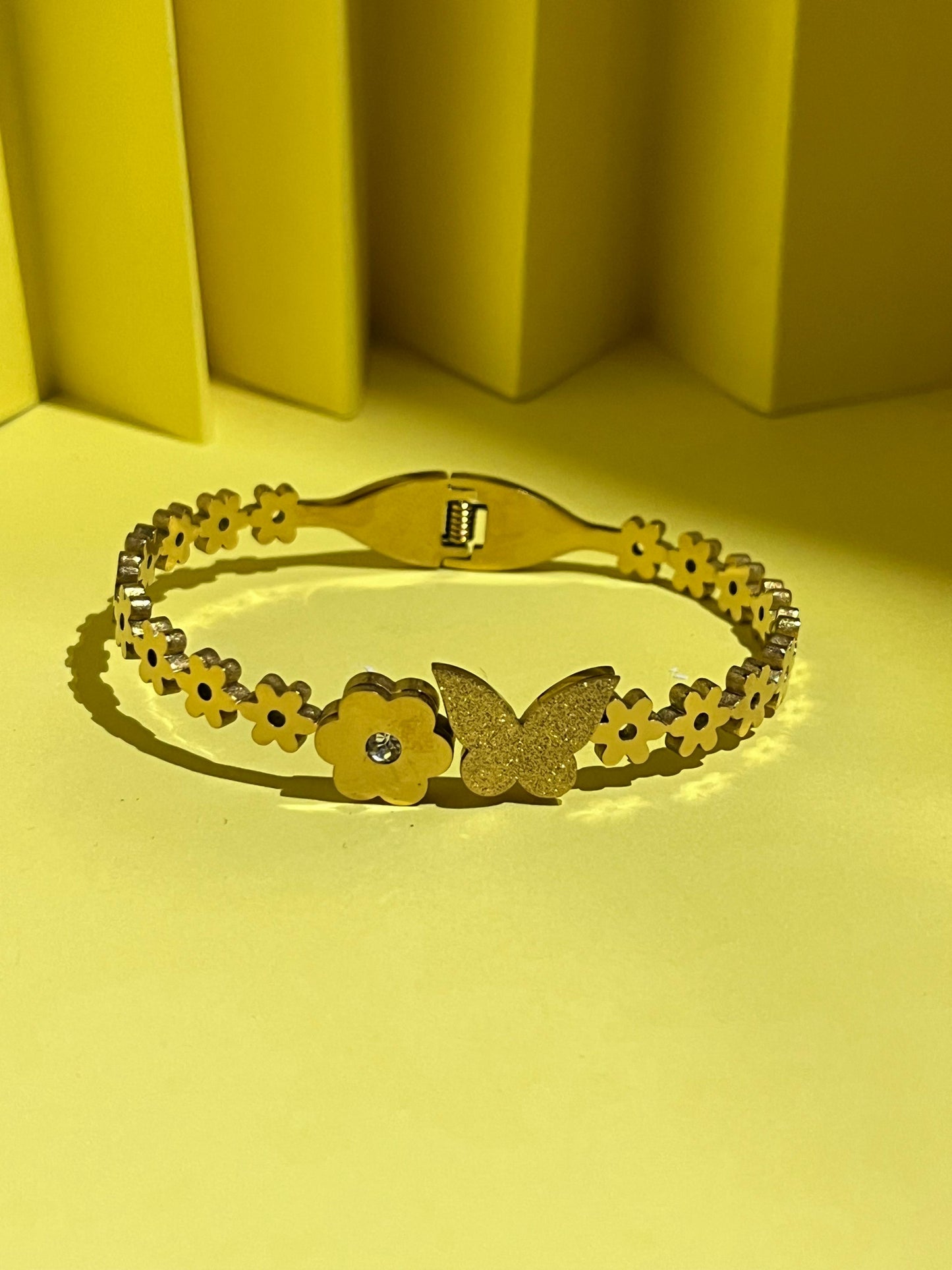 Golden Daisy Butterfly Handcuff🦋