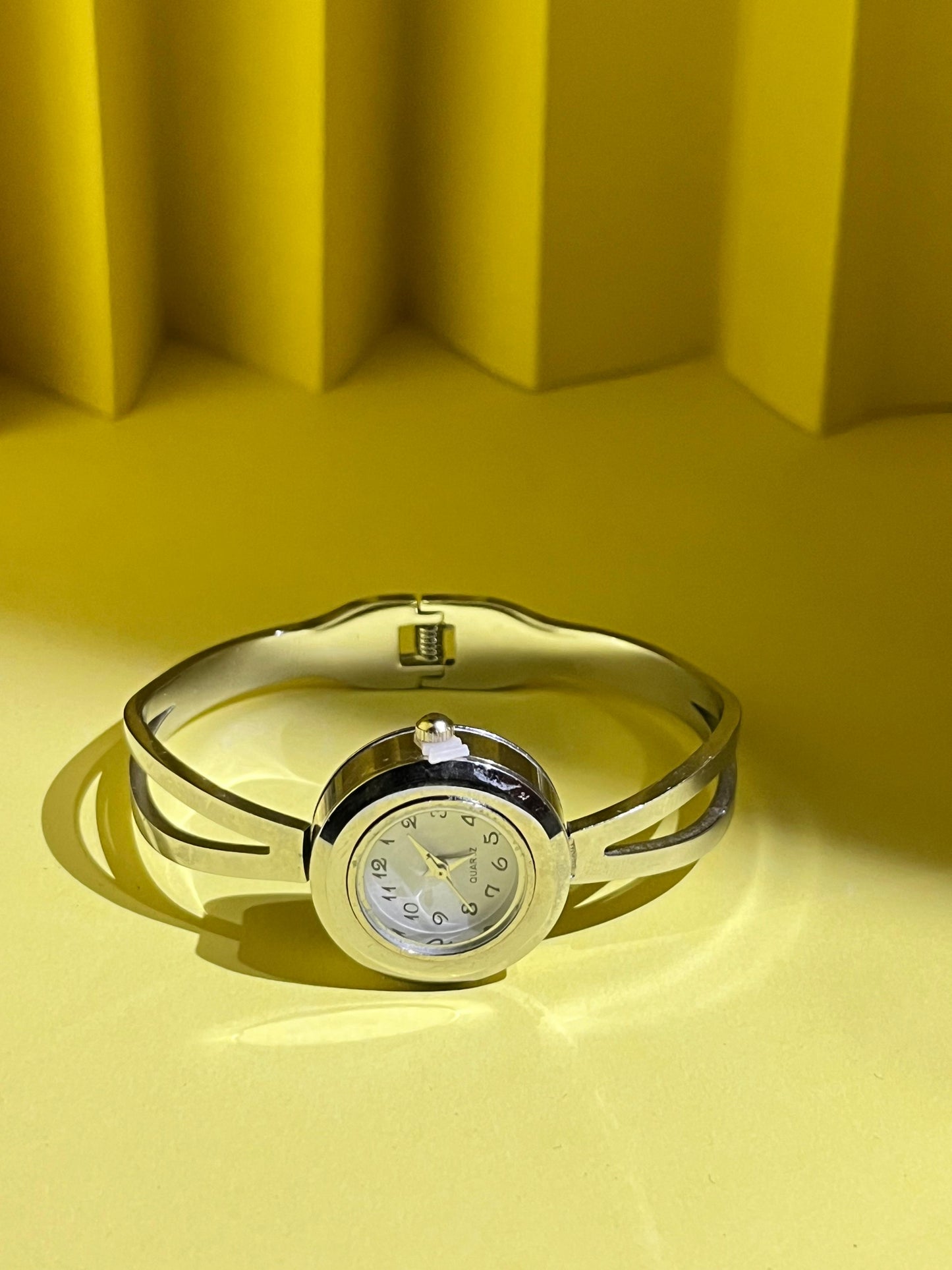 Watch in Handcuff Style💕